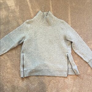 All In Motion Cream Quilted Turtleneck Sweatshirt – Size XXL